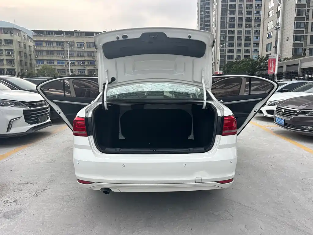 Volkswagen Lavida 2017 1.6L Automatic Comfort
