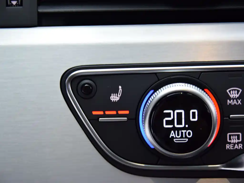 Audi A4L 2023 40 TFSI Avantgarde