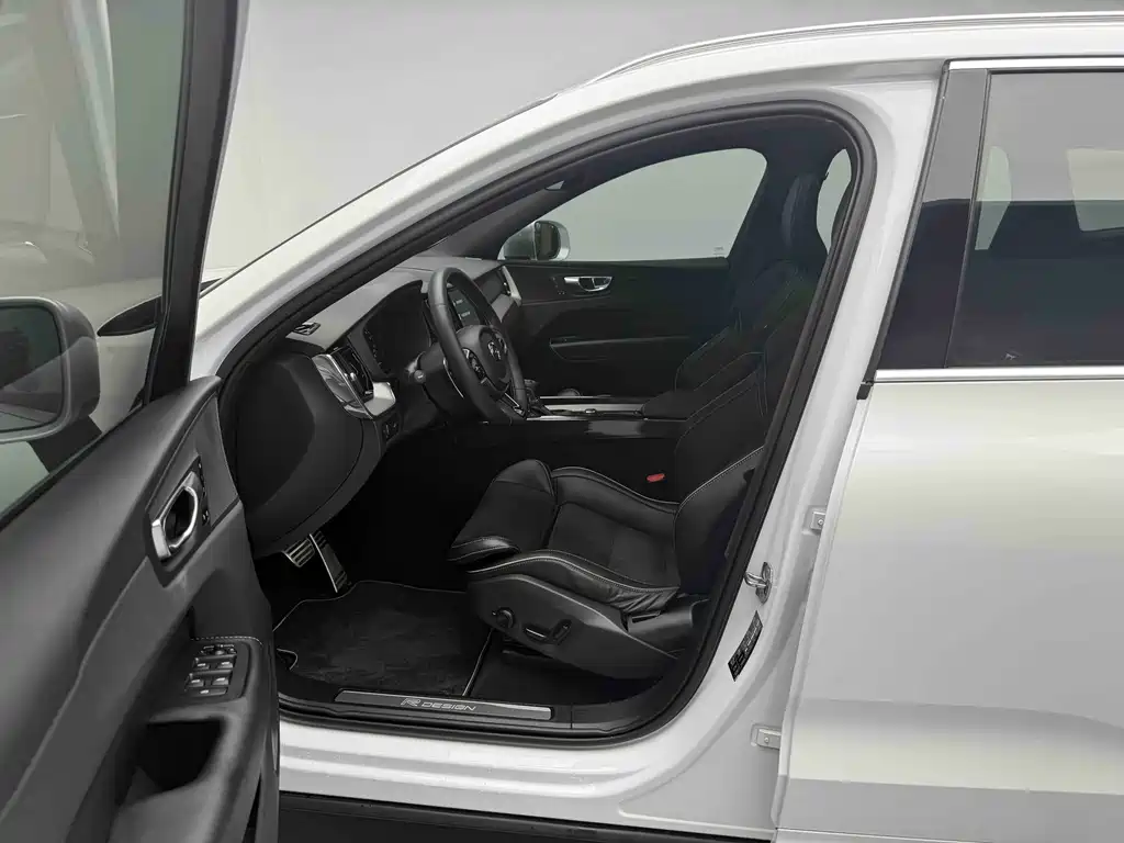 Volvo XC60 2019 T5 AWD Zhiyuan Sport Edition China V
