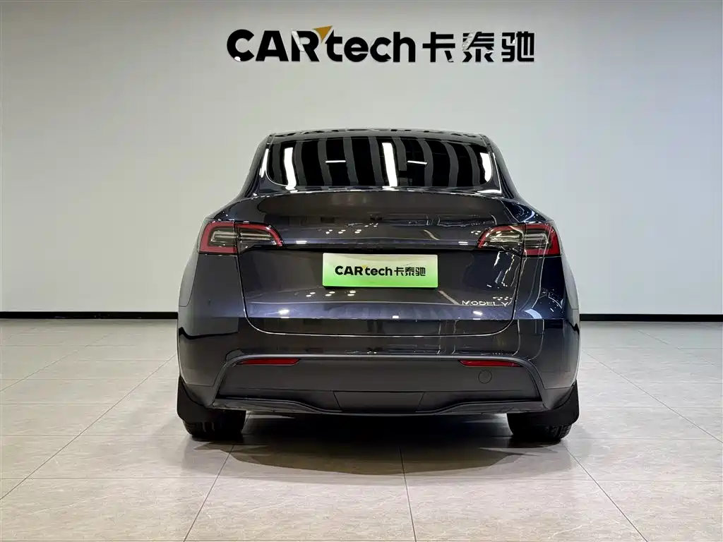 Tesla Model Y Long Range All-Wheel Drive