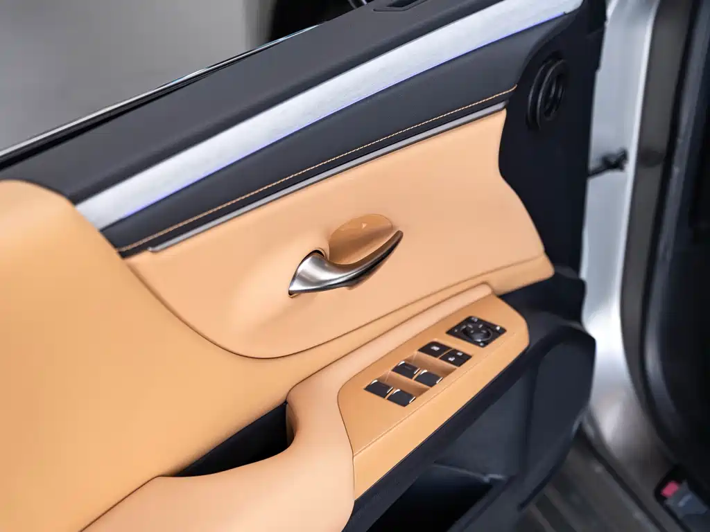Lexus ES 300h Luxury 2025