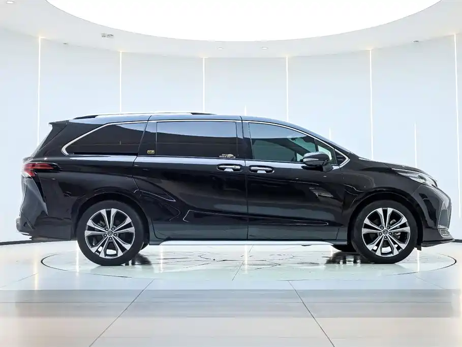 Toyota Granvia 2023 2.5L Hybrid Flagship VIP Edition