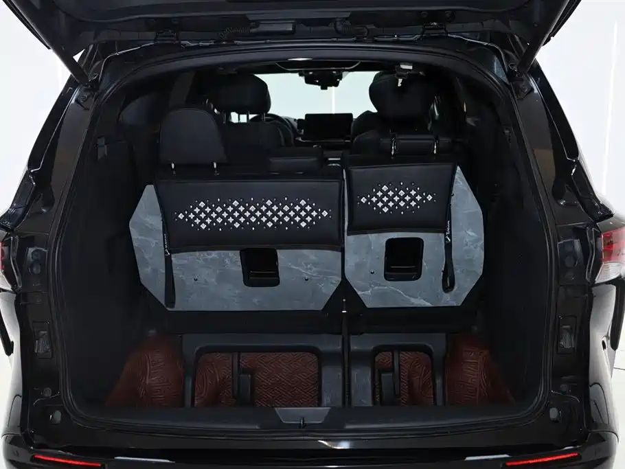 Toyota Granvia 2023 2.5L Hybrid Flagship VIP Edition