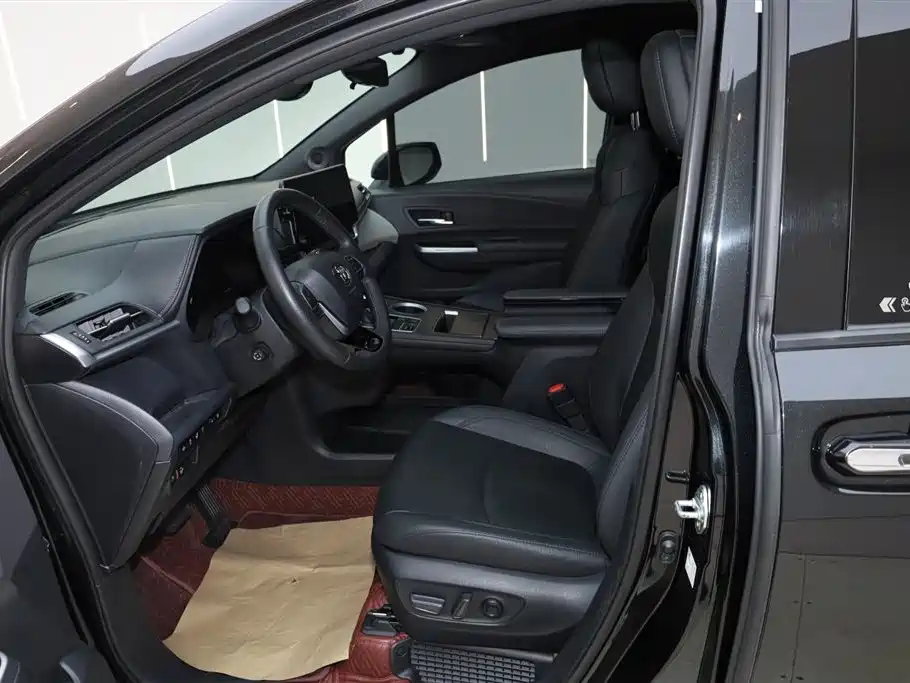 Toyota Granvia 2023 2.5L Hybrid Flagship VIP Edition