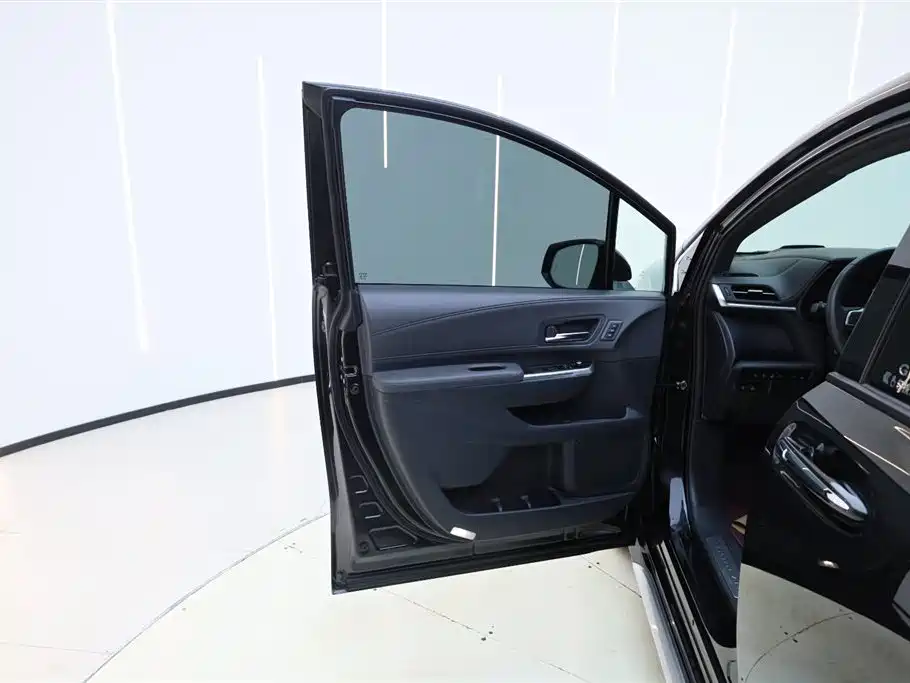 Toyota Granvia 2023 2.5L Hybrid Flagship VIP Edition