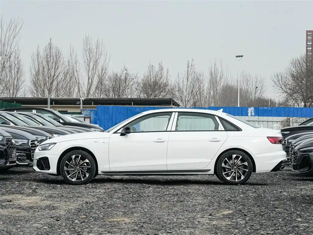 Audi A4L 2025 2 Million Edition 40 TFSI Luxury Dynamic B&O Star Night Edition