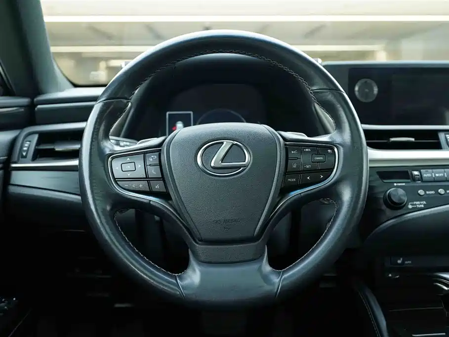 Lexus ES 200 2018