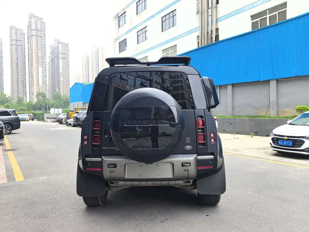 Land Rover Defender 110 3.0T P400 X-DYNAMIC HSE