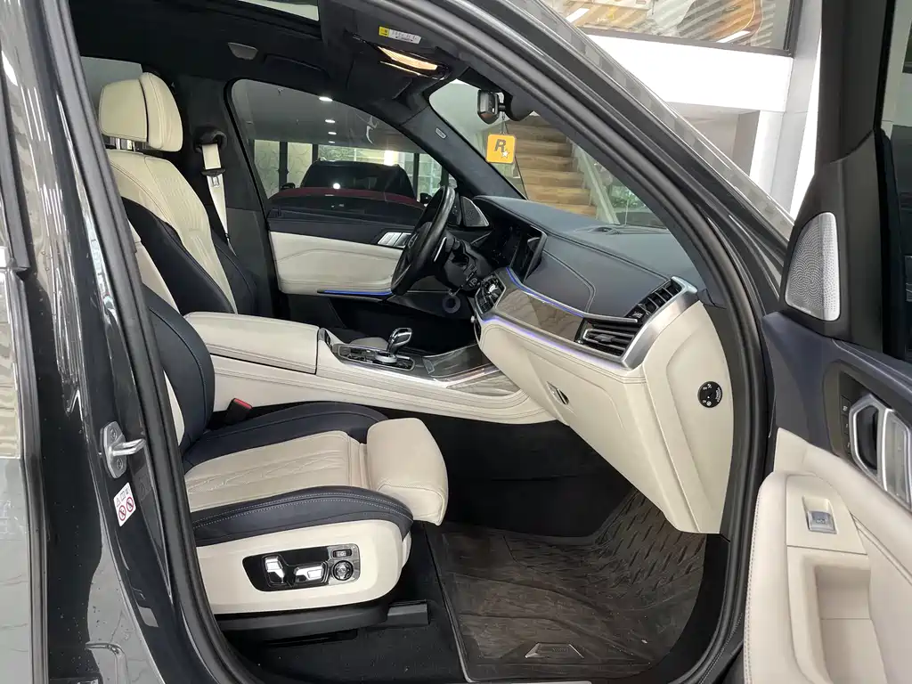 BMW X7 2021 xDrive40i Executive M Sport Package