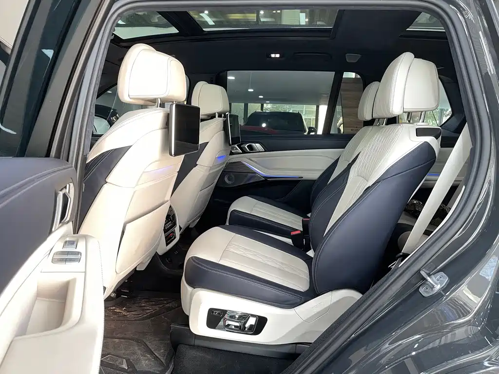 BMW X7 2021 xDrive40i Executive M Sport Package