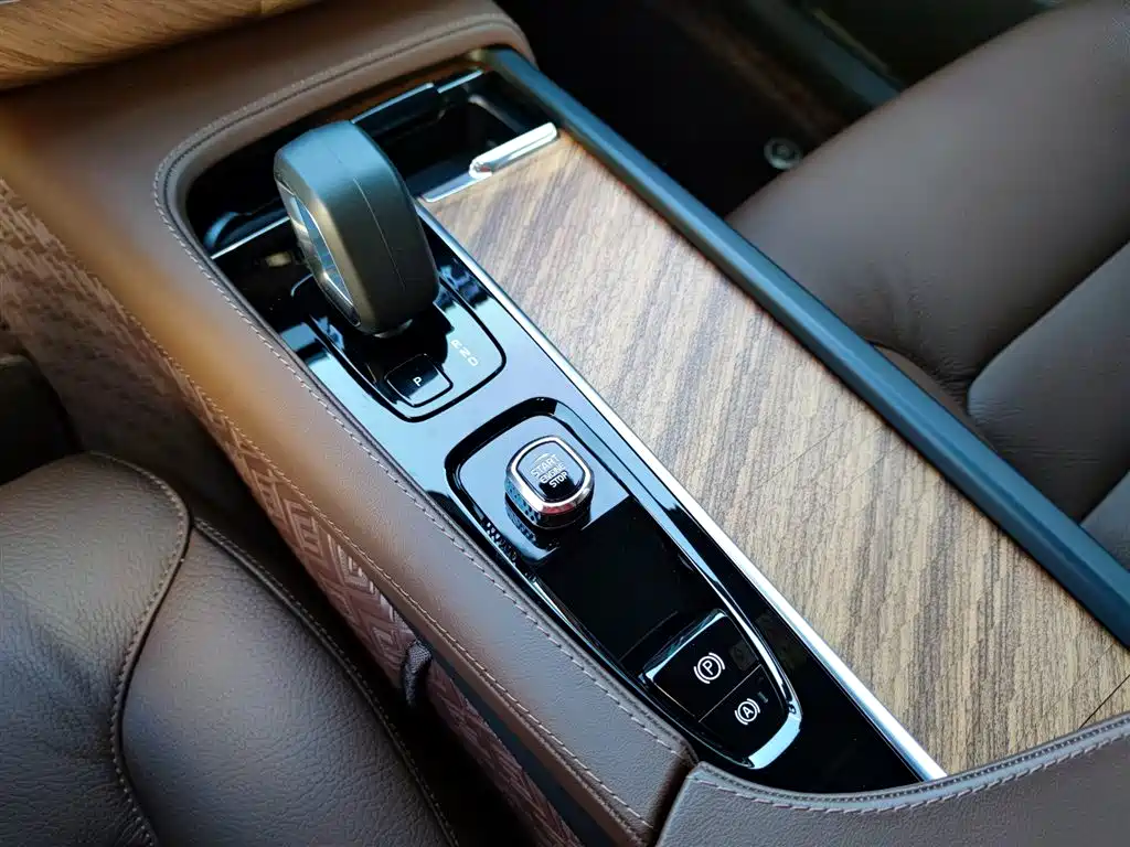 Volvo XC90 2024 B6 Momentum 7-Seater