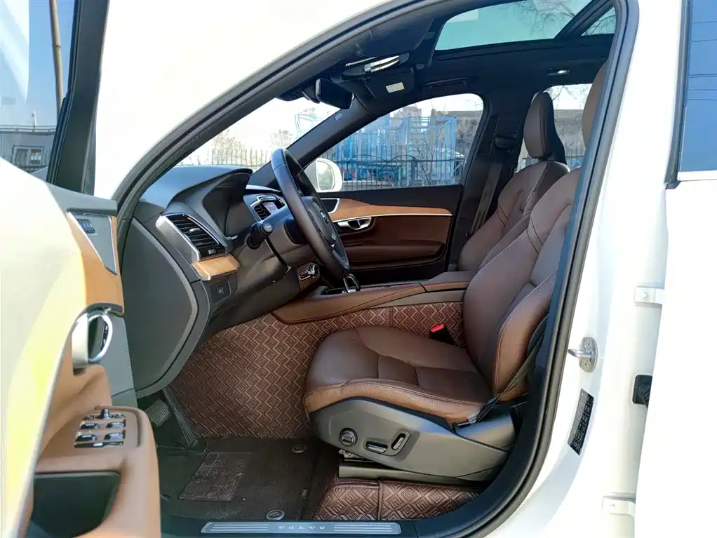 Volvo XC90 2024 B6 Momentum 7-Seater