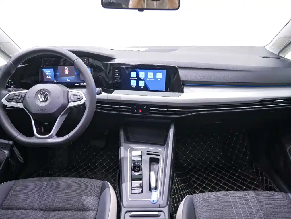Golf 2023 Facelift 200TSI DSG Pro