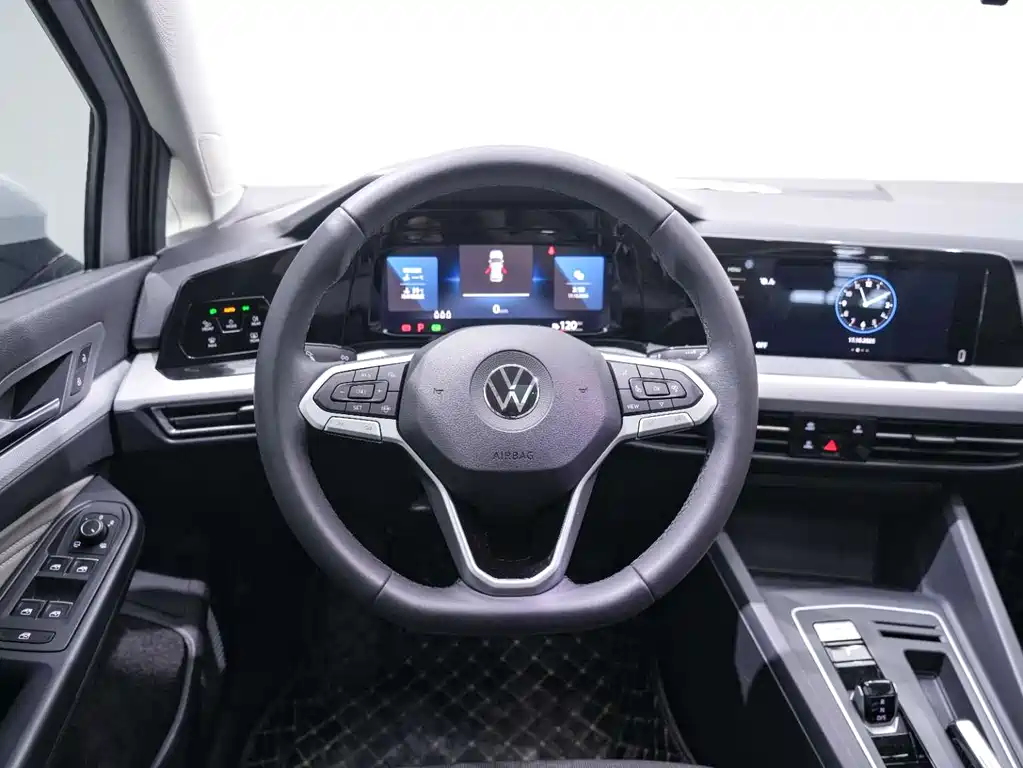 Golf 2023 Facelift 200TSI DSG Pro