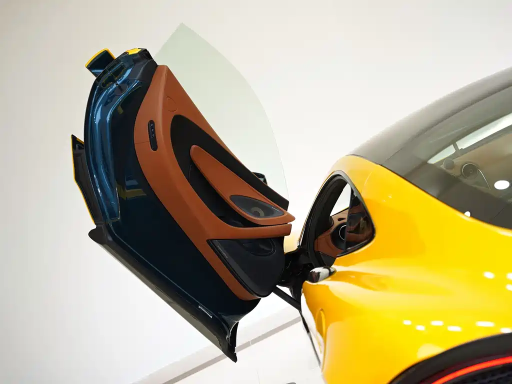 McLaren 570GT 2016 Coupe