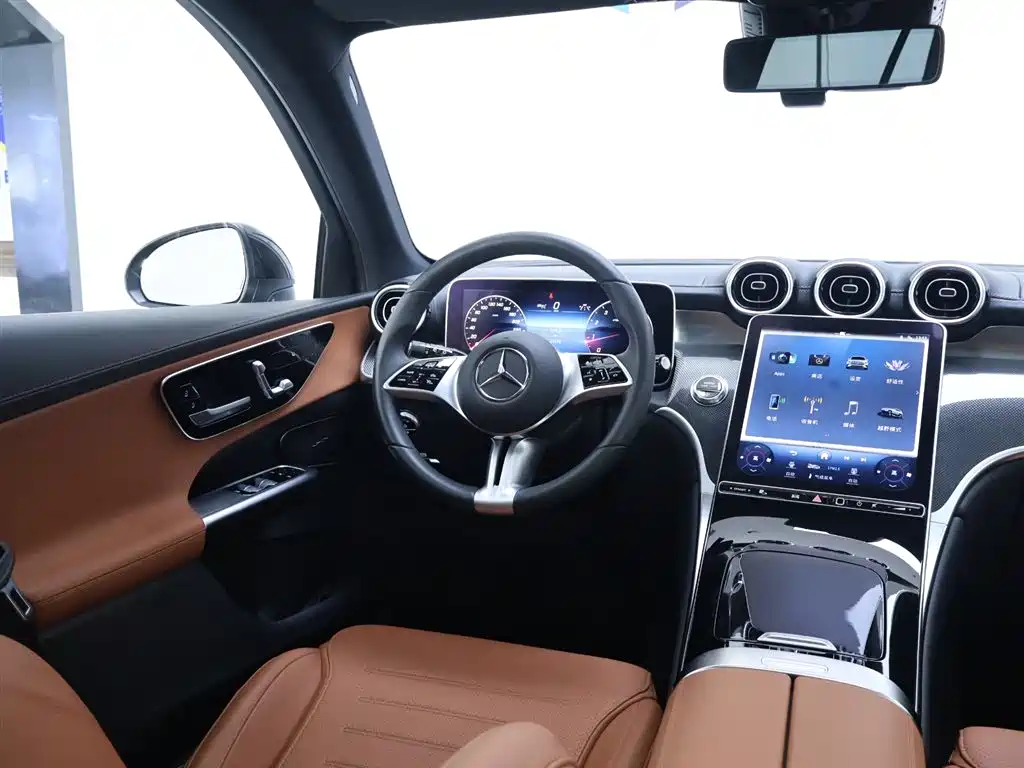 Mercedes-Benz GLC 2023 GLC 260 L 4MATIC Sport 5-Seater