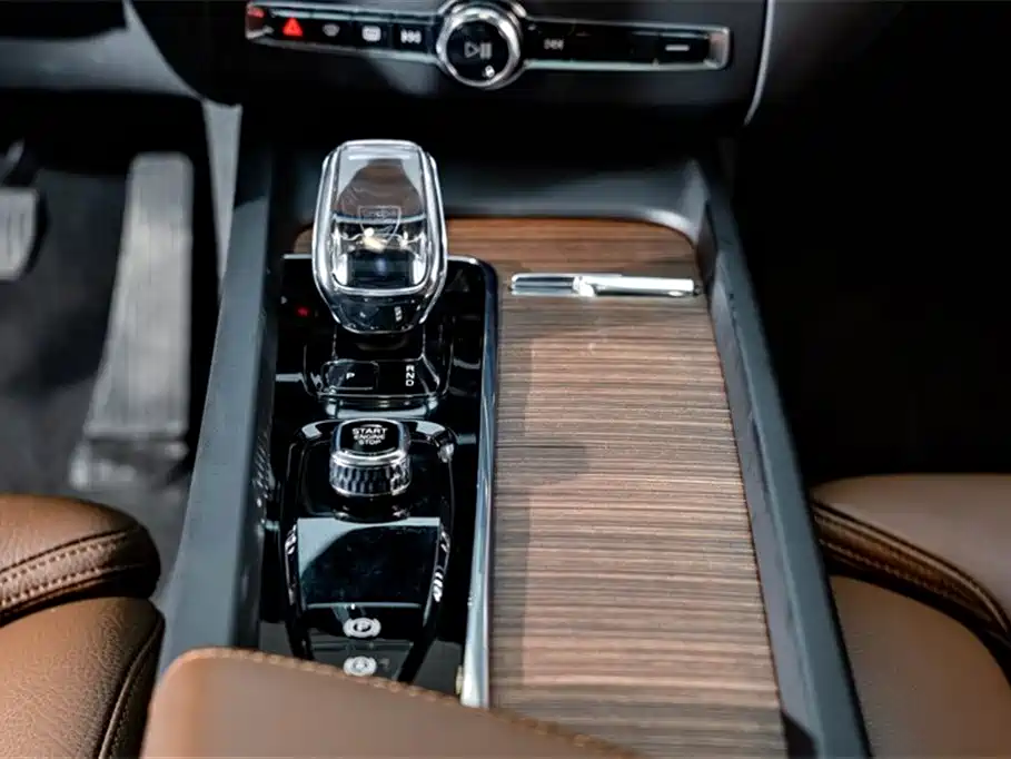 Volvo XC60 Plug-in Hybrid 2023 T8 PHEV Long Range AWD Luxury Plus
