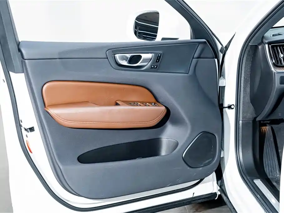 Volvo XC60 Plug-in Hybrid 2023 T8 PHEV Long Range AWD Luxury Plus