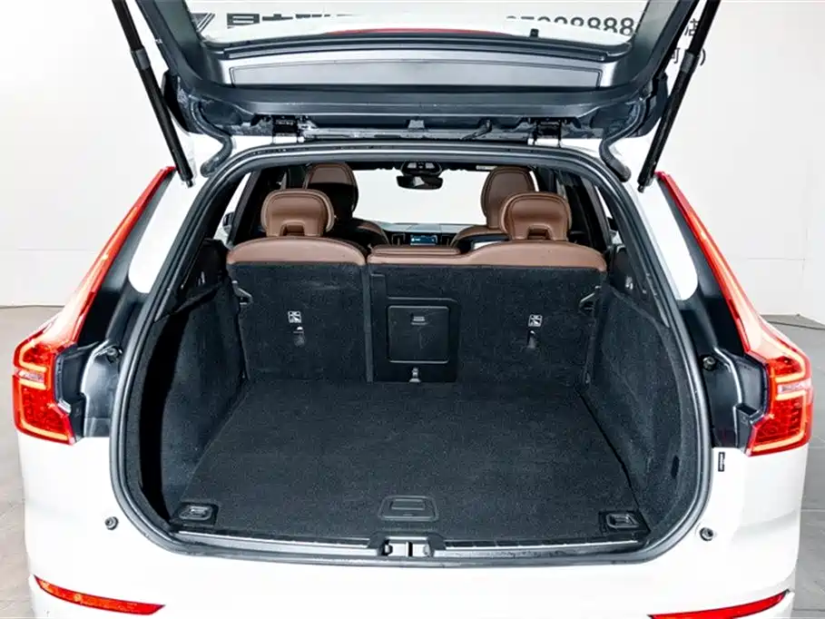 Volvo XC60 Plug-in Hybrid 2023 T8 PHEV Long Range AWD Luxury Plus
