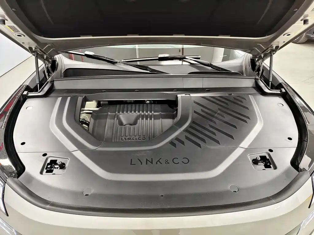Lynk & Co 900 2025 2.0T Ultra 6-Seater