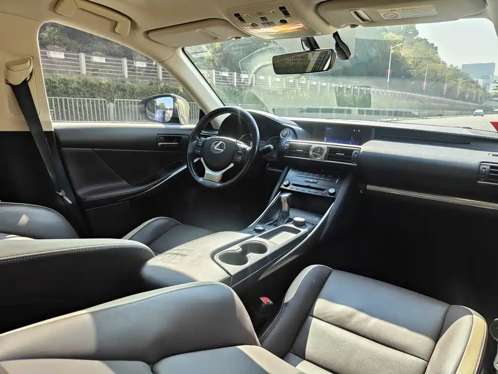 Lexus IS 2017 300 F Sport