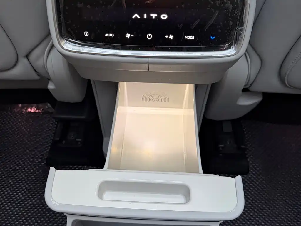 AITO M9 2024 Extended-Range Ultra 52kWh 6-Seater