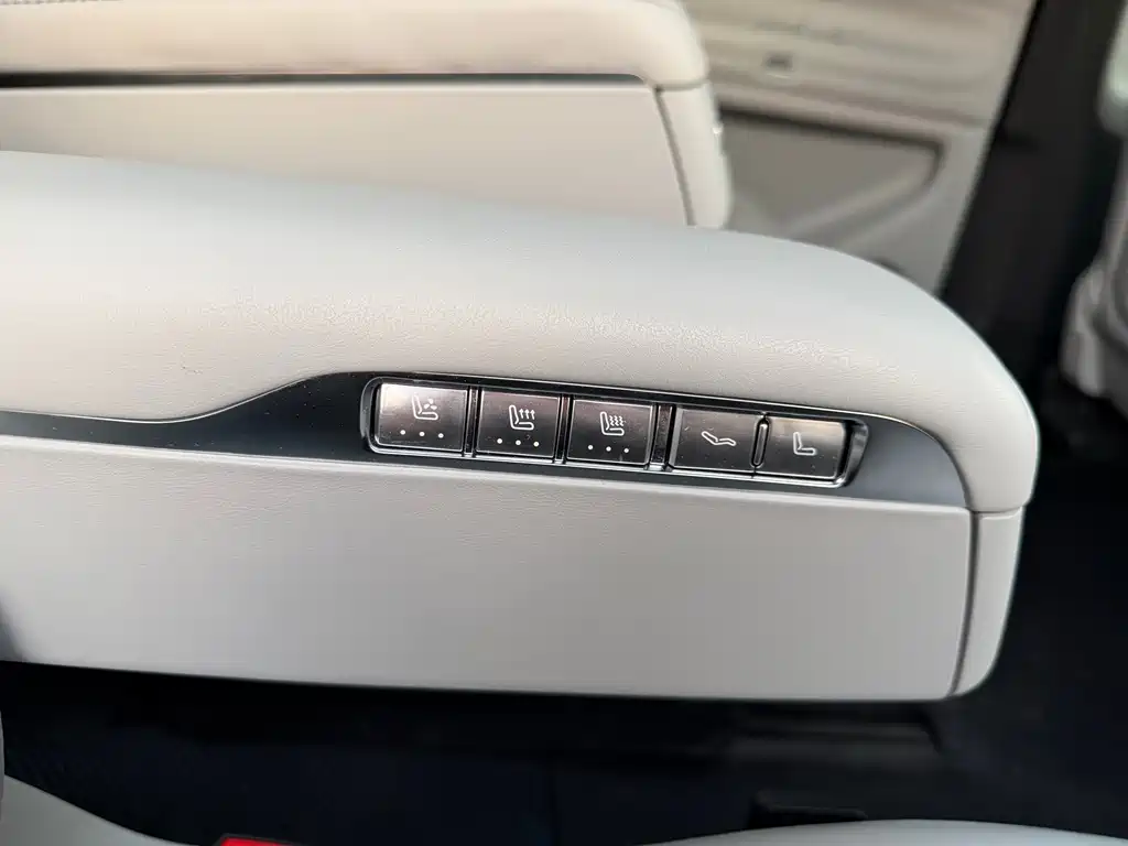 AITO M9 2024 Extended-Range Ultra 52kWh 6-Seater
