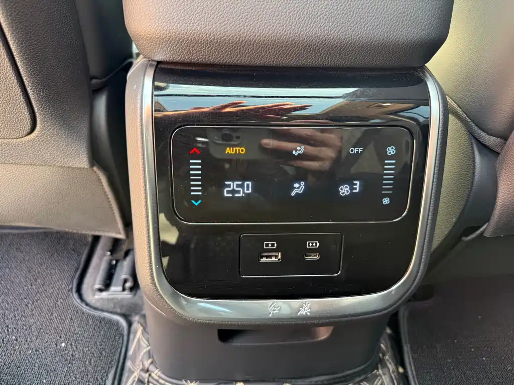 Hongqi HS7 PHEV 2024 2.0T AWD Qi Chang Edition 6-Seater