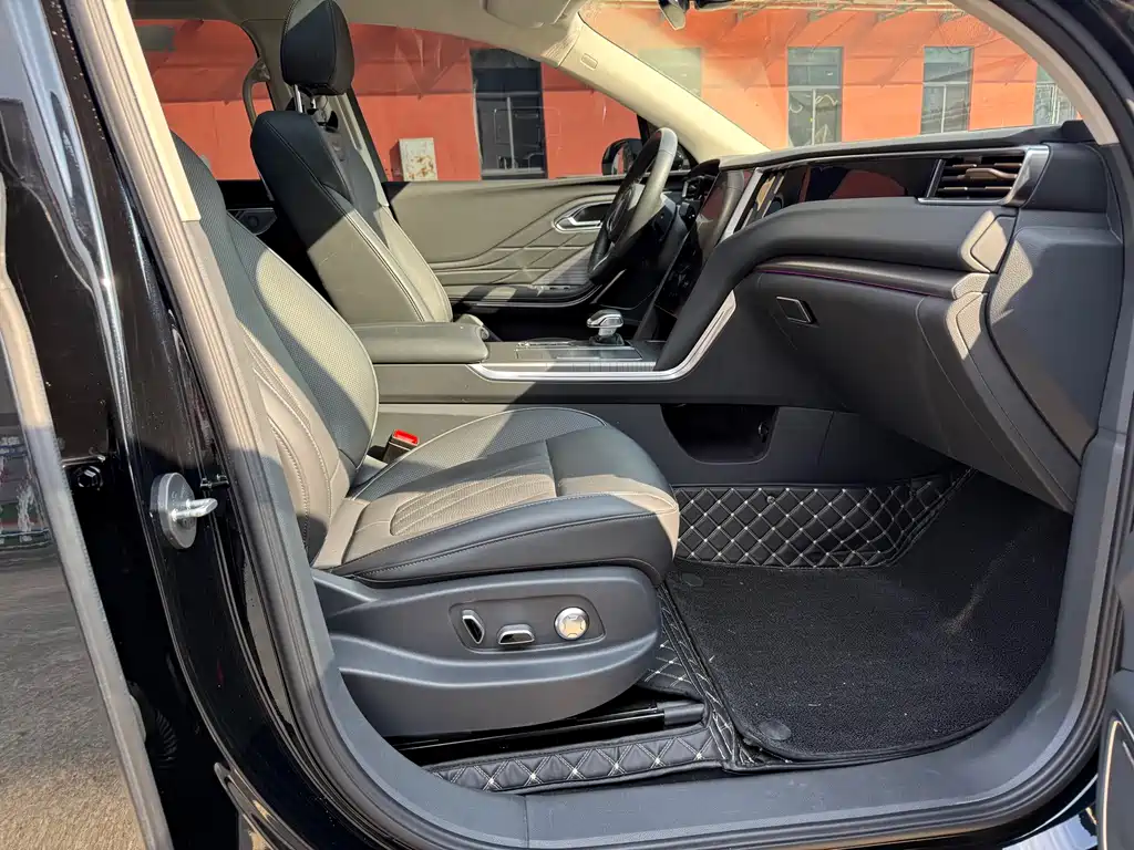 Hongqi HS7 PHEV 2024 2.0T AWD Qi Chang Edition 6-Seater