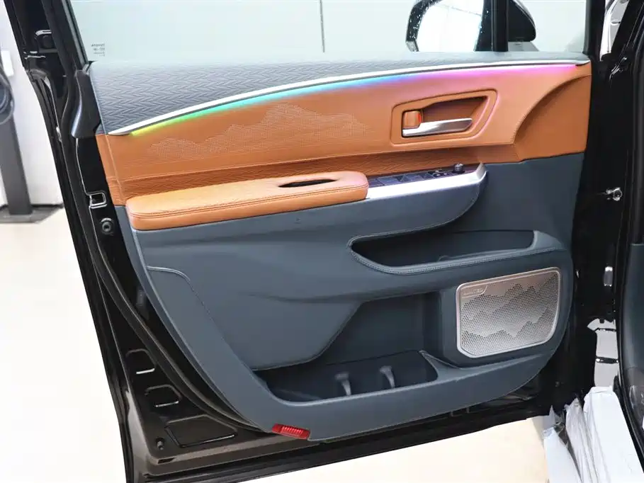 Lorinser Traveler 2026 2.5L High Roof Traveler