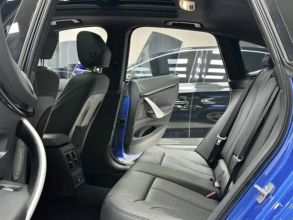 BMW 3 Series GT 2018 320i M Sport