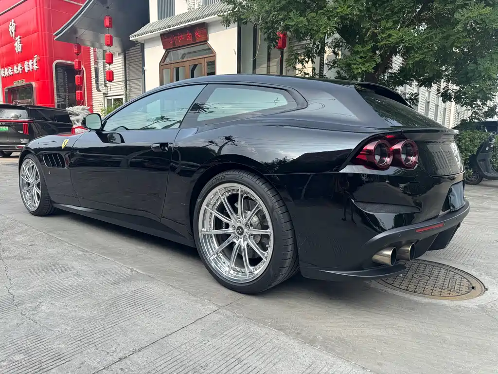 Ferrari GTC4Lusso 2016 6.3L V12