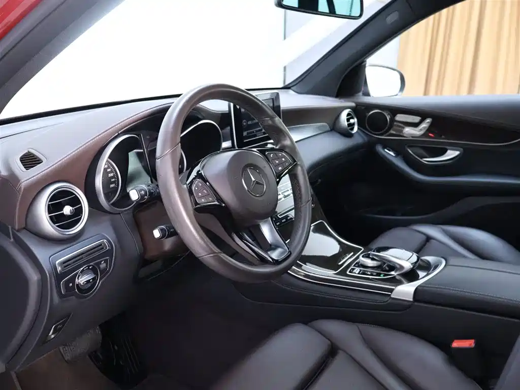 Mercedes-Benz GLC 260 4MATIC Dynamic (2016)