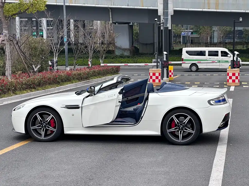 2017 Aston Martin V8 Vantage S 4.7L British Limited Edition Roadster