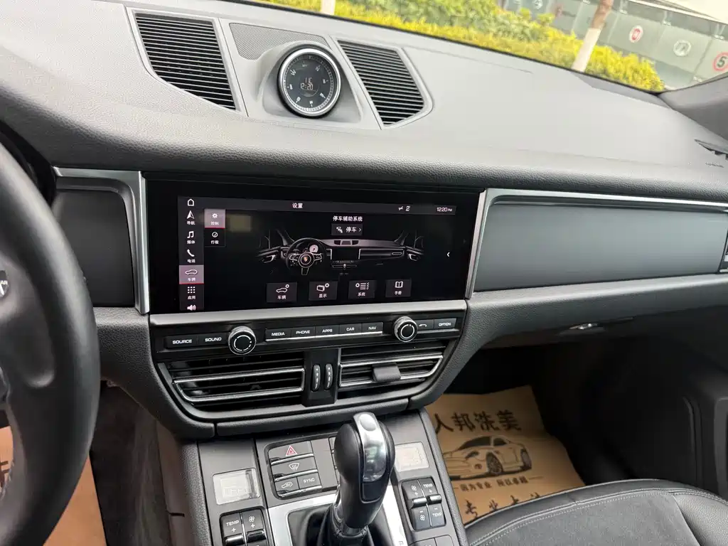 2018 Porsche Macan 2.0T