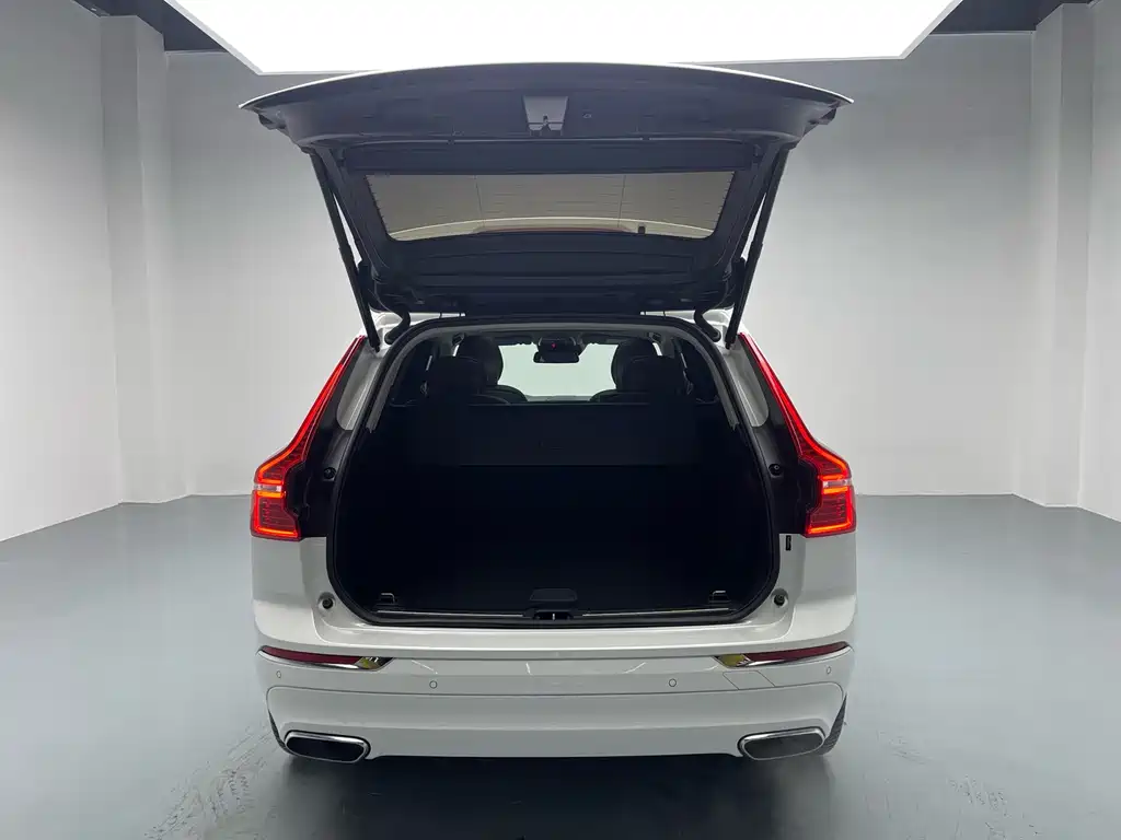 Volvo XC60 2020 T5 AWD Momentum Luxury Edition