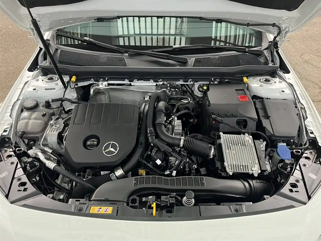 Mercedes-Benz A-Class 2025 A 200 L Fashion Edition