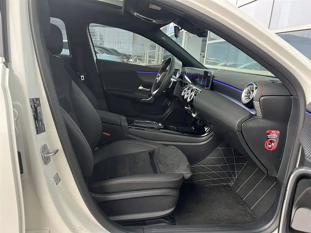 Mercedes-Benz A-Class 2025 A 200 L Fashion Edition
