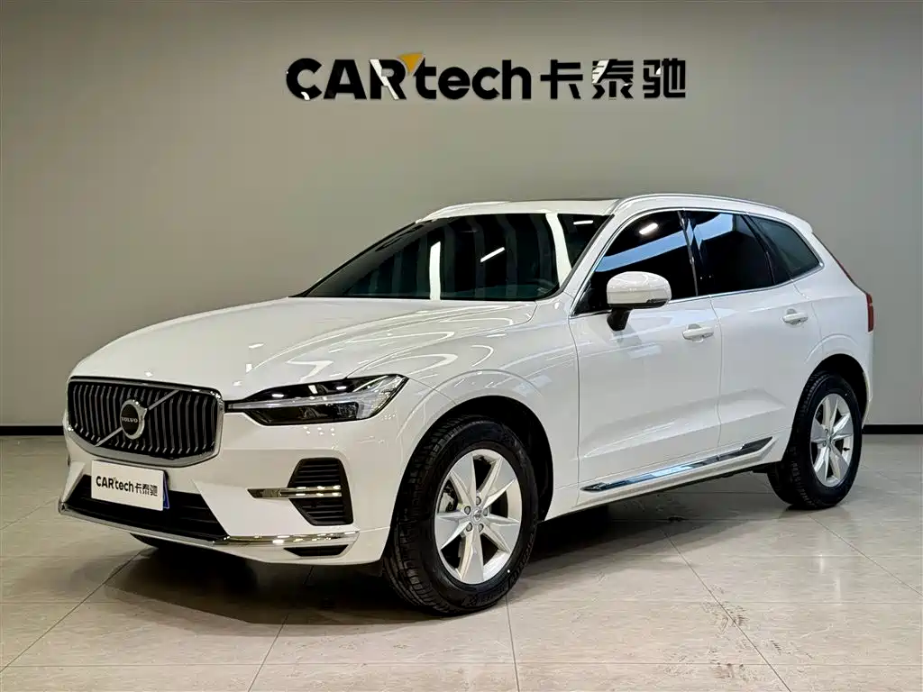 Volvo XC60 2022 B5 AWD Momentum Luxury Edition