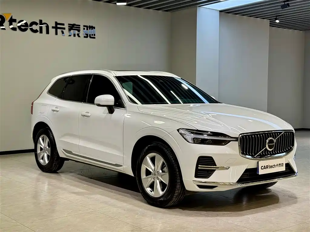 Volvo XC60 2022 B5 AWD Momentum Luxury Edition