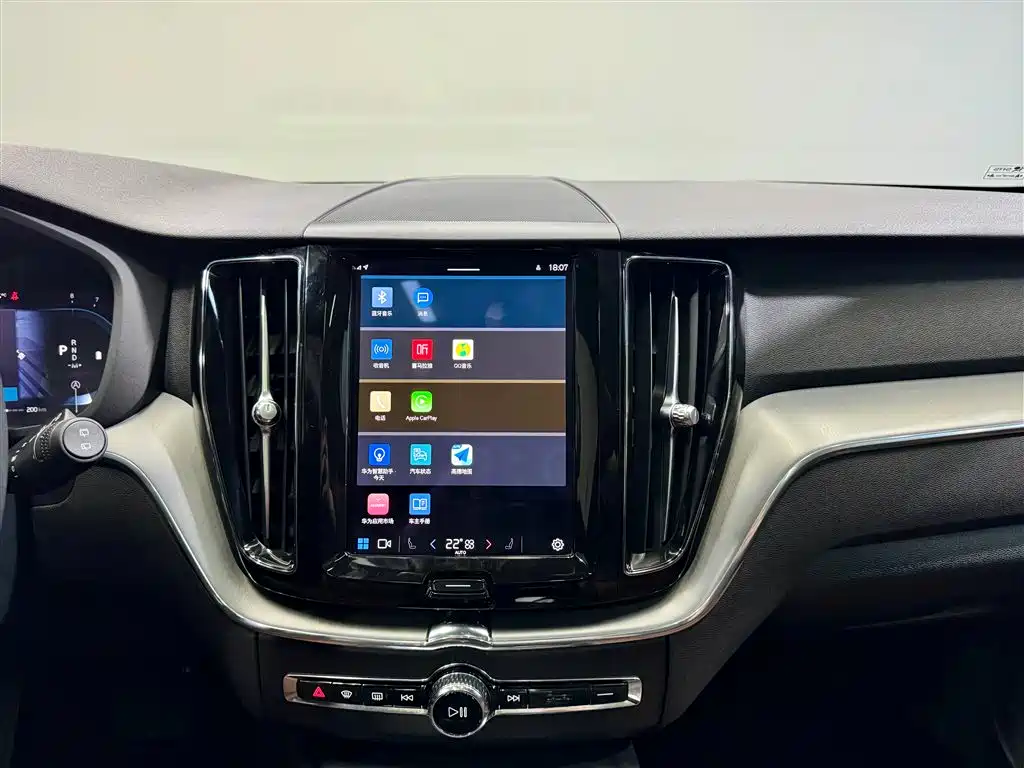Volvo XC60 2022 B5 AWD Momentum Luxury Edition
