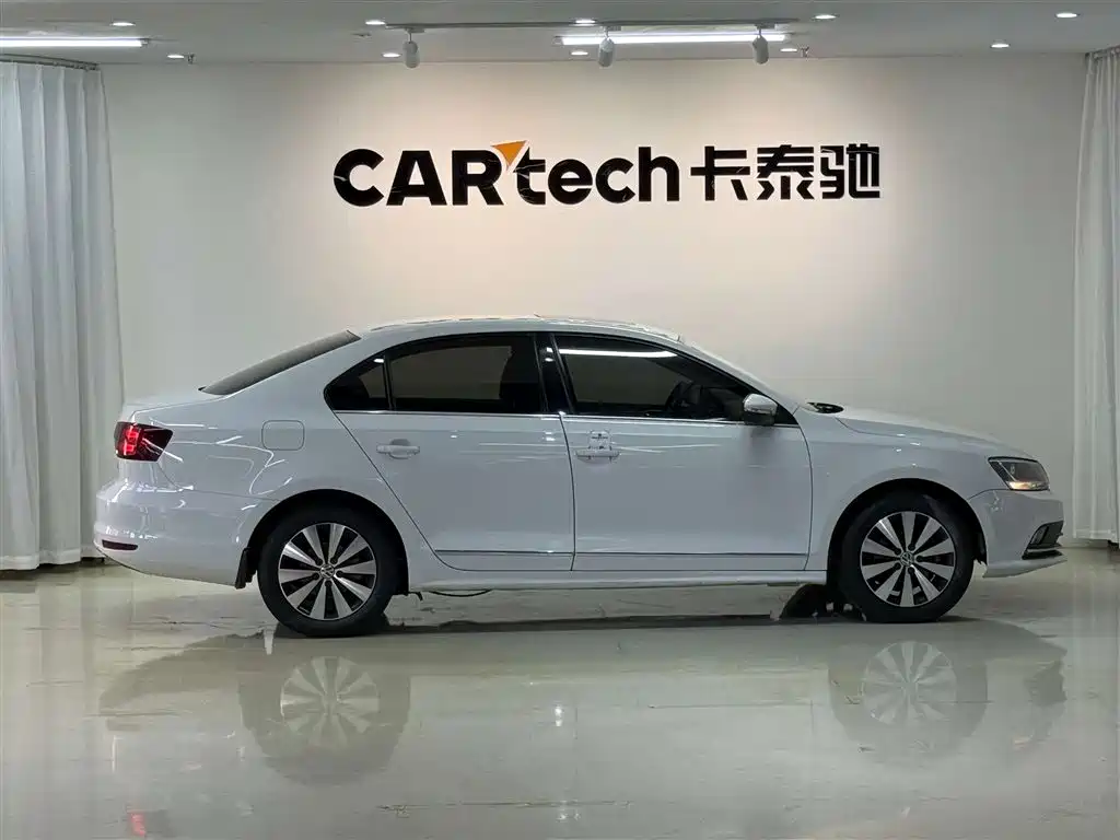 Volkswagen Sagitar 2018 1.6L Comfortline Automatic