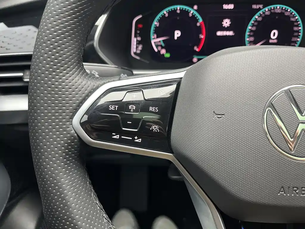 Volkswagen Passat 2022 330TSI Luxury Edition