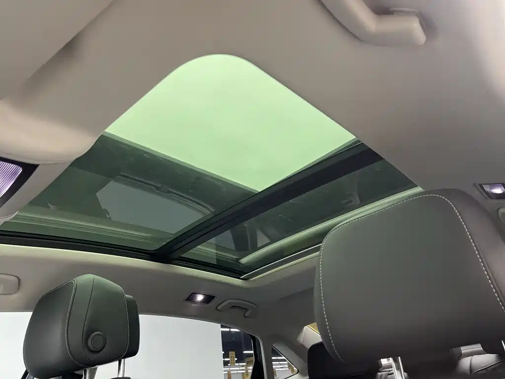 Volkswagen Passat 2022 330TSI Luxury Edition
