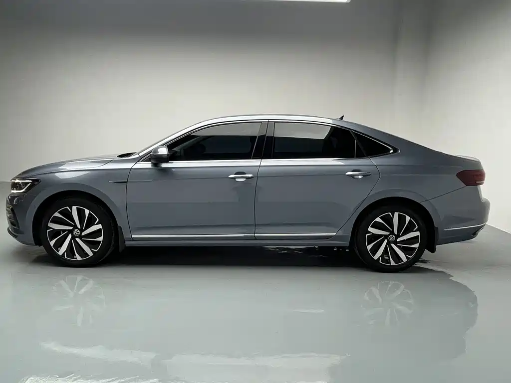 Volkswagen Passat 2022 330TSI Luxury Edition