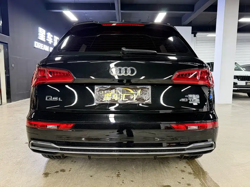 Audi Q5L 2018 40 TFSI Fashion Edition China VI