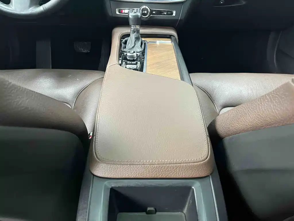 Volvo S90 2020 T5 Momentum Luxury Edition
