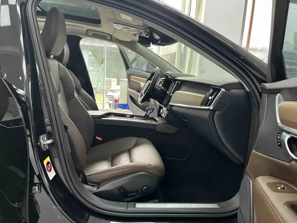 Volvo S90 2020 T5 Momentum Luxury Edition