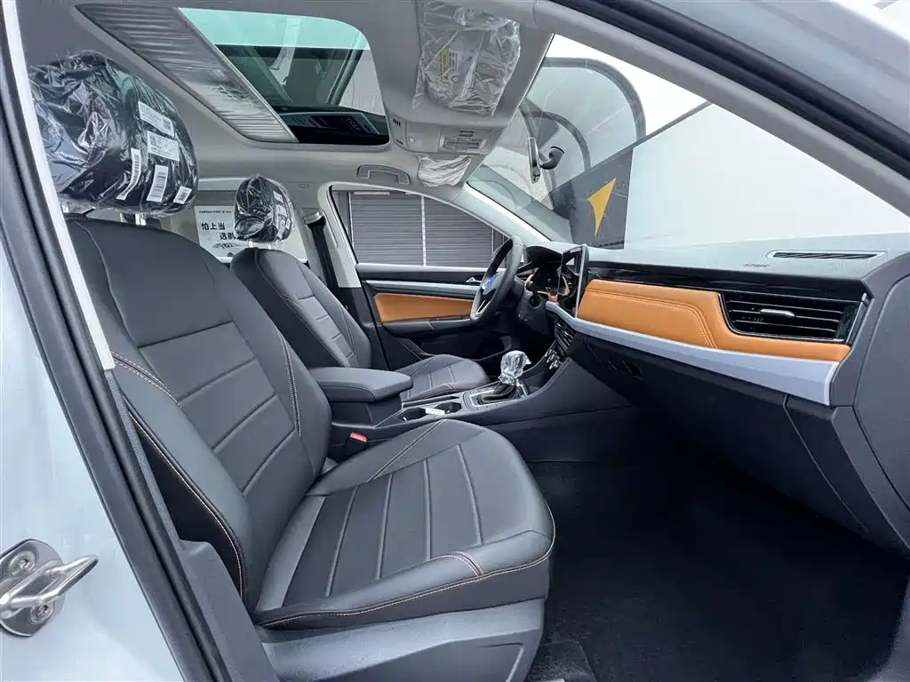 Bora 2025 Facelift 200TSI DSG Yuexing Navigation Edition