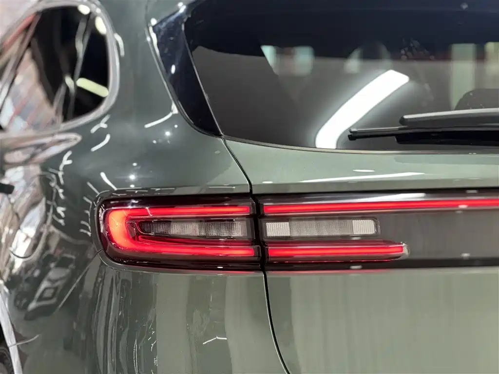 AITO M5 2022 EREV AWD Flagship Edition